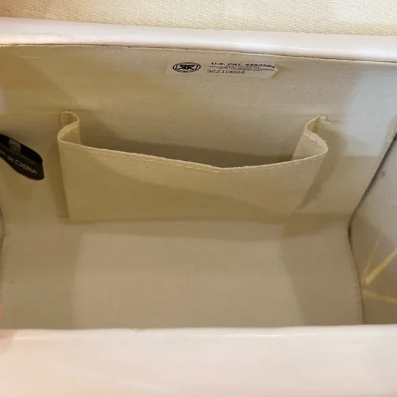 🌟HP🌟VTG 1970s-80s White Vinyl Structured Bag with Acrylic Tortoise Handle Chain - Picture 7 of 16